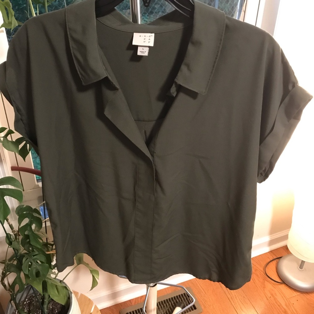 🔴 a new day Olive Green Top - size L